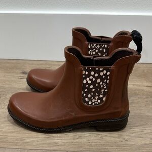 Joules women’s 36 Brown Chelsea Rain Boots Spotted Elastic Insets size 5 deer